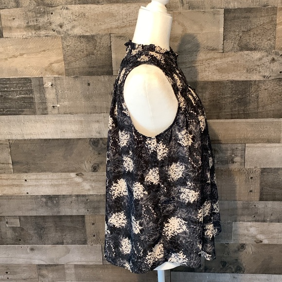 Joie Sleeveless Floral hydrangea top - Picture 3 of 16